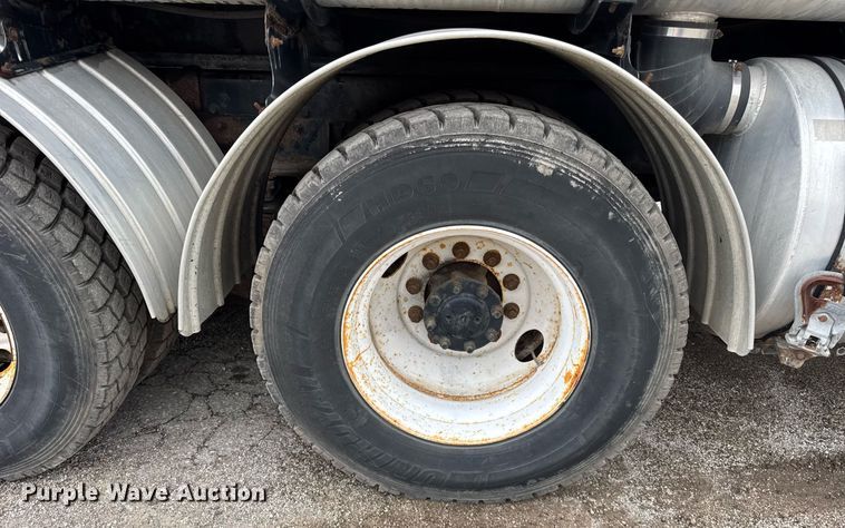 image for item DI9079 1999 International 2674 sewer rodder truck