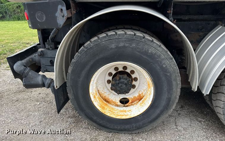 image for item DI9079 1999 International 2674 sewer rodder truck