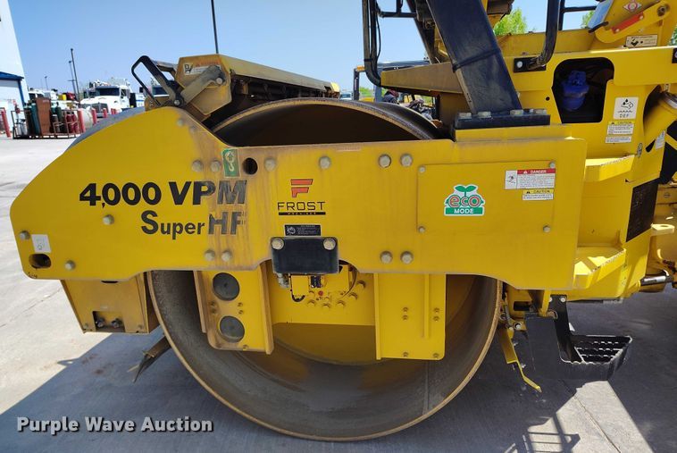 image for item DP4996 2022 Sakai SW994 double drum vibratory roller