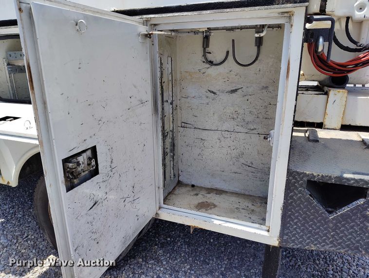 image for item DP5018 2019 Ford F550 bucket truck