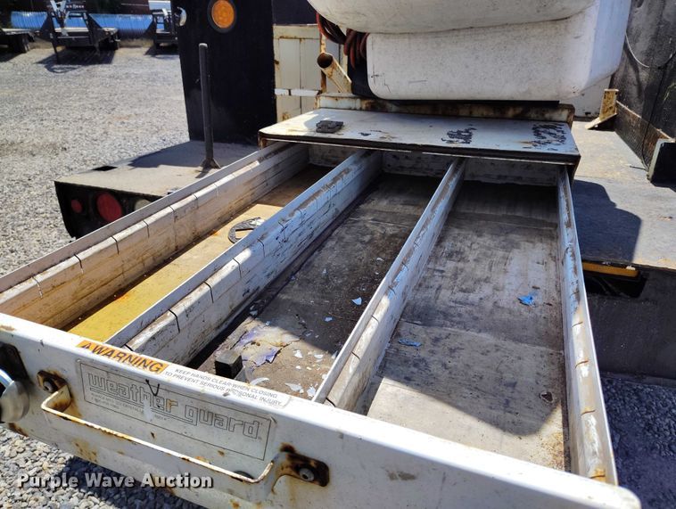 image for item DP5018 2019 Ford F550 bucket truck