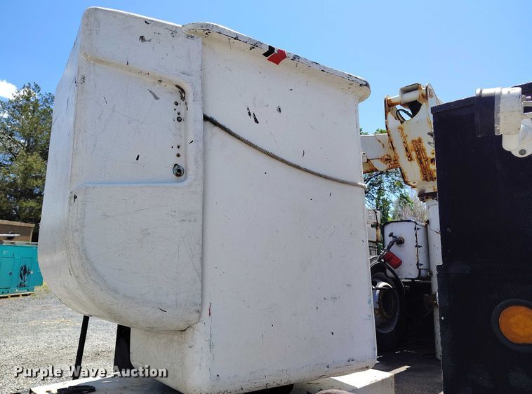 image for item DP5018 2019 Ford F550 bucket truck