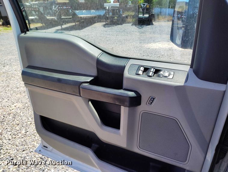 image for item DP5018 2019 Ford F550 bucket truck