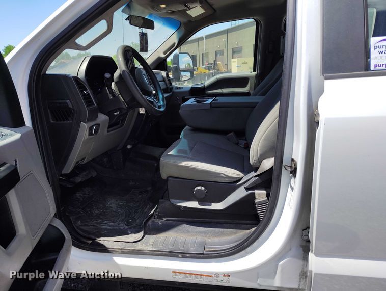 image for item DP5018 2019 Ford F550 bucket truck