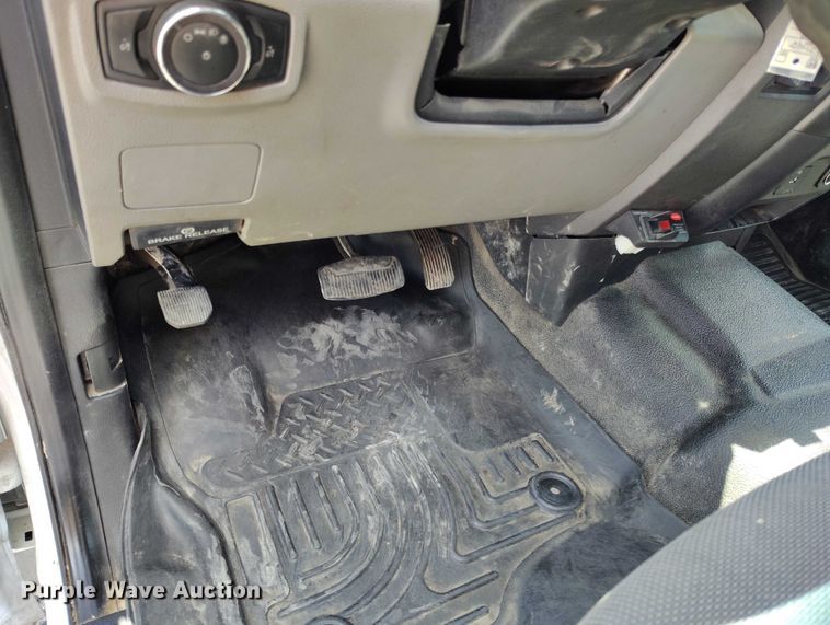 image for item DP5018 2019 Ford F550 bucket truck