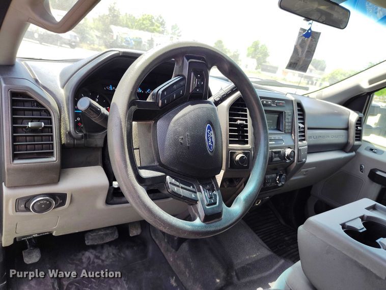 image for item DP5018 2019 Ford F550 bucket truck