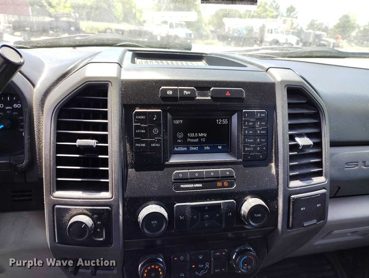 image for item DP5018 2019 Ford F550 bucket truck