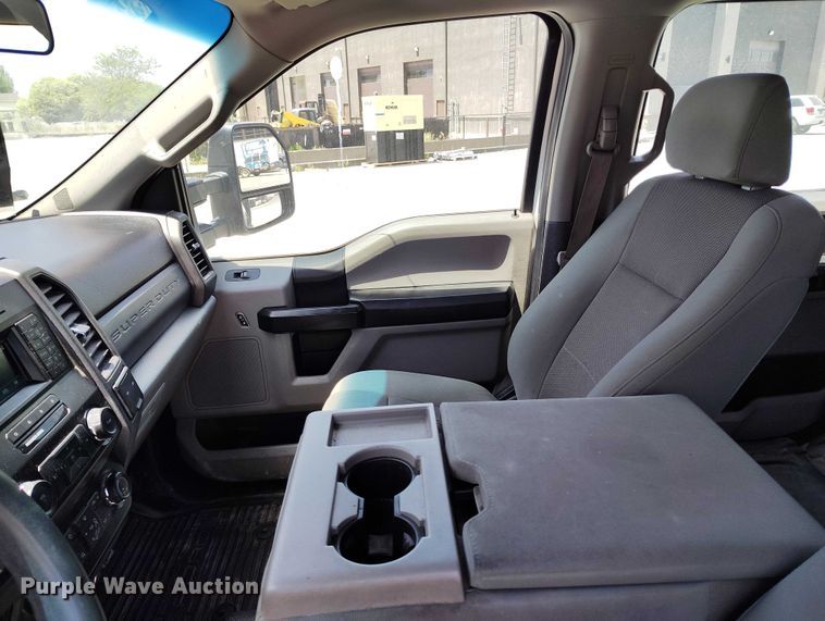 image for item DP5018 2019 Ford F550 bucket truck