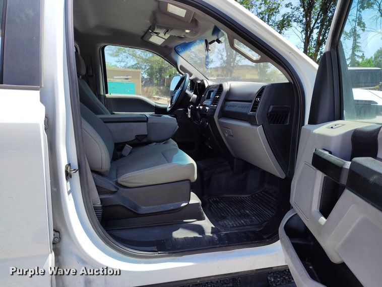 image for item DP5018 2019 Ford F550 bucket truck