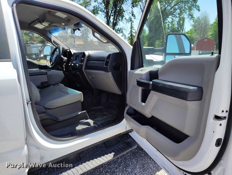 image for item DP5018 2019 Ford F550 bucket truck