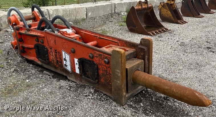 image for item DR2802 NPK 225 breaker