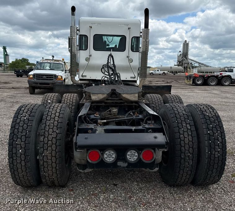 image for item DR2808 2012 Kenworth T800 semi truck