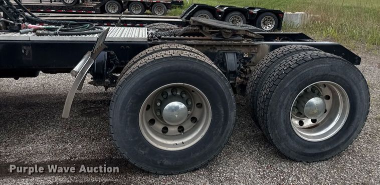 image for item DR2808 2012 Kenworth T800 semi truck