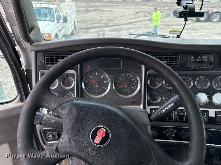 image for item DR2808 2012 Kenworth T800 semi truck