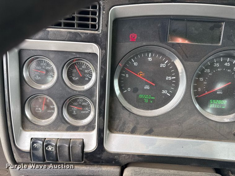 image for item DR2808 2012 Kenworth T800 semi truck