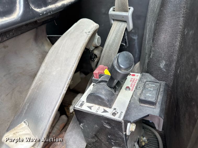 image for item DR2808 2012 Kenworth T800 semi truck