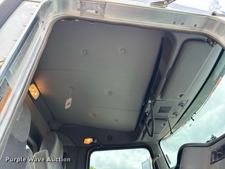 image for item DR2808 2012 Kenworth T800 semi truck