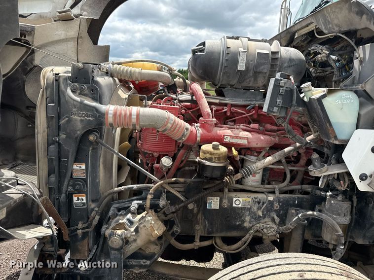 image for item DR2808 2012 Kenworth T800 semi truck