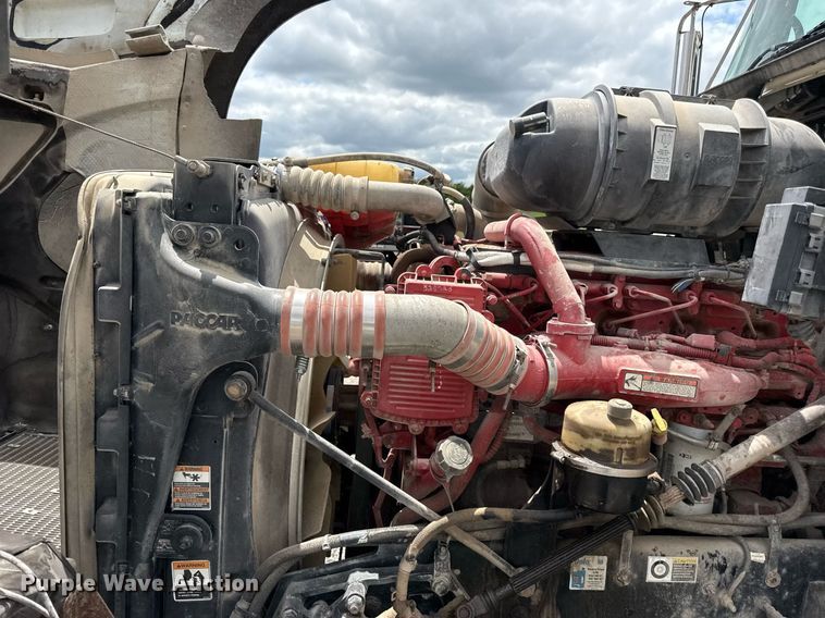 image for item DR2808 2012 Kenworth T800 semi truck