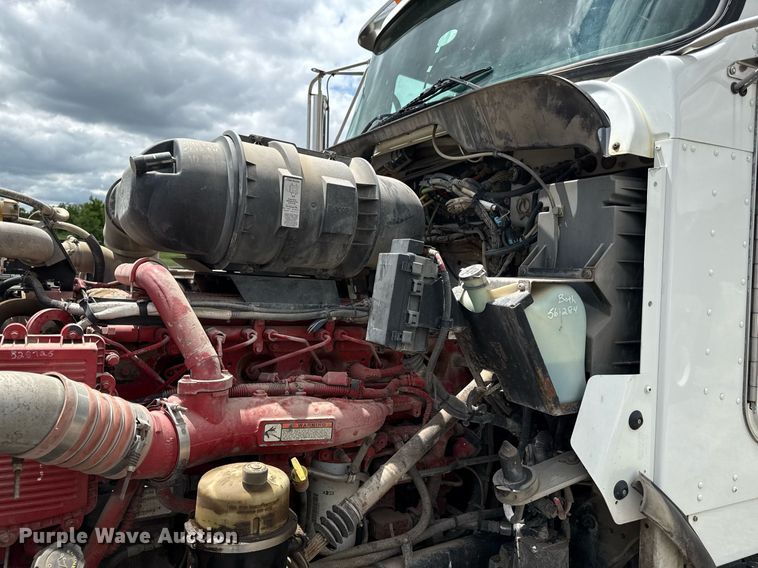 image for item DR2808 2012 Kenworth T800 semi truck