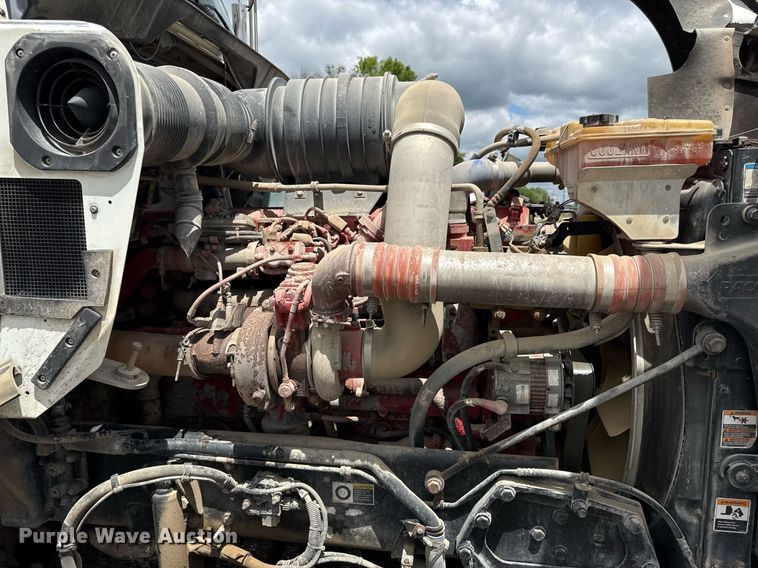 image for item DR2808 2012 Kenworth T800 semi truck