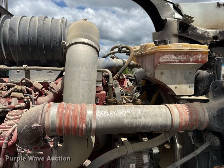 image for item DR2808 2012 Kenworth T800 semi truck