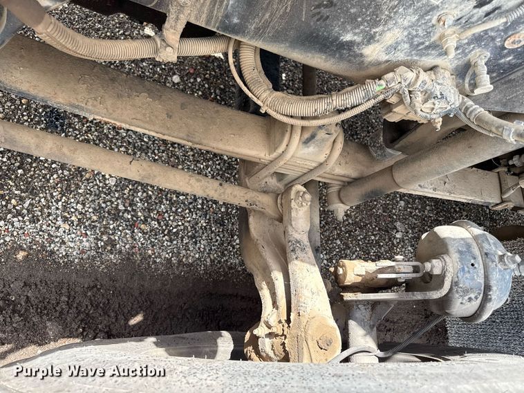 image for item DR2808 2012 Kenworth T800 semi truck