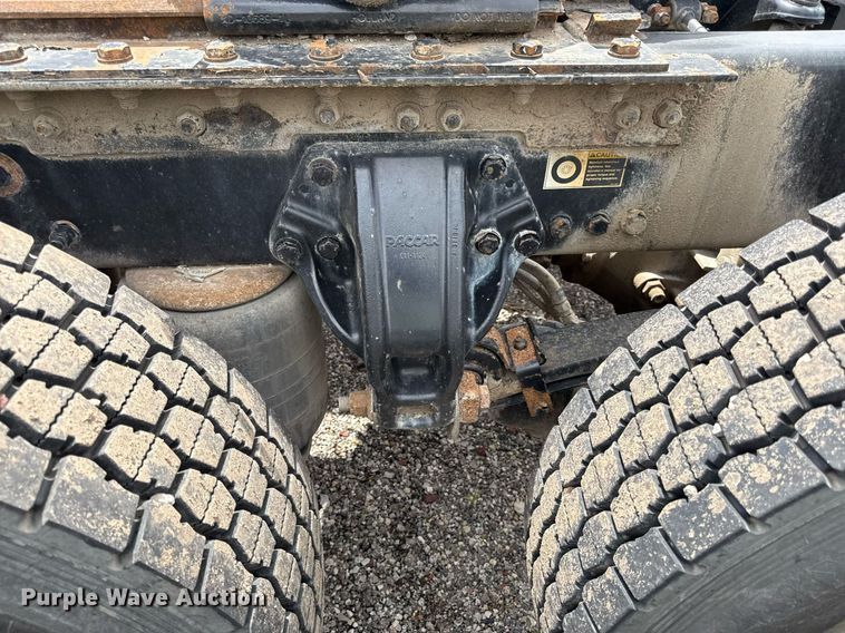 image for item DR2808 2012 Kenworth T800 semi truck