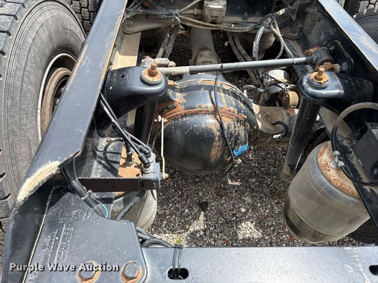 image for item DR2808 2012 Kenworth T800 semi truck