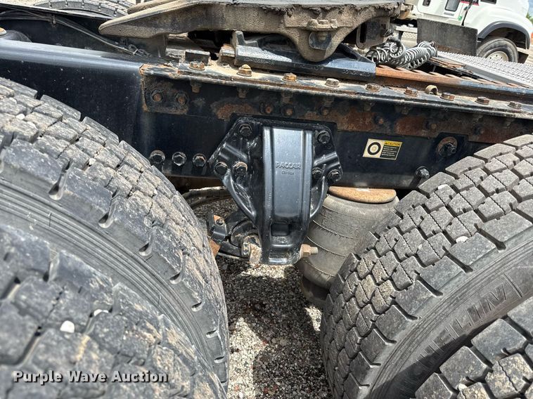 image for item DR2808 2012 Kenworth T800 semi truck