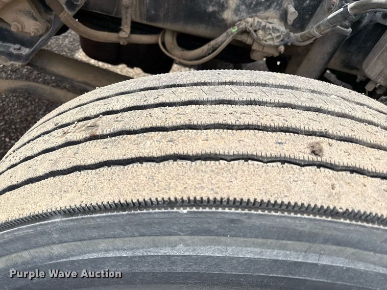 image for item DR2808 2012 Kenworth T800 semi truck