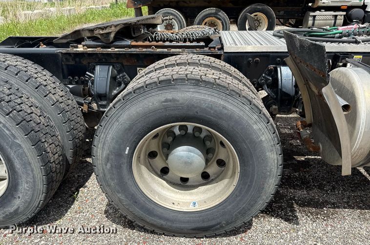 image for item DR2808 2012 Kenworth T800 semi truck