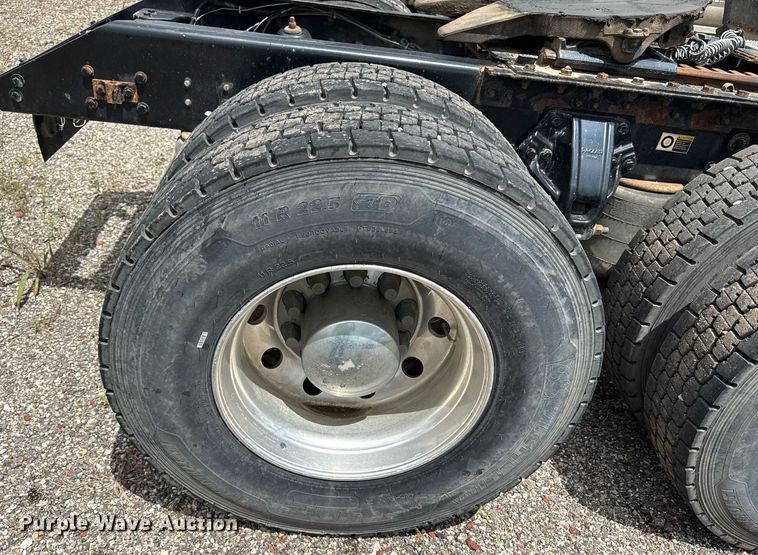 image for item DR2808 2012 Kenworth T800 semi truck