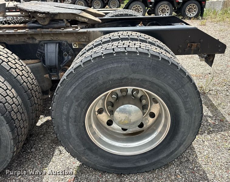 image for item DR2808 2012 Kenworth T800 semi truck