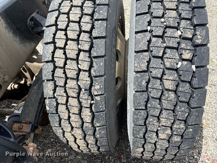 image for item DR2808 2012 Kenworth T800 semi truck