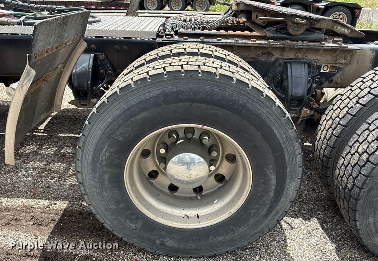 image for item DR2808 2012 Kenworth T800 semi truck