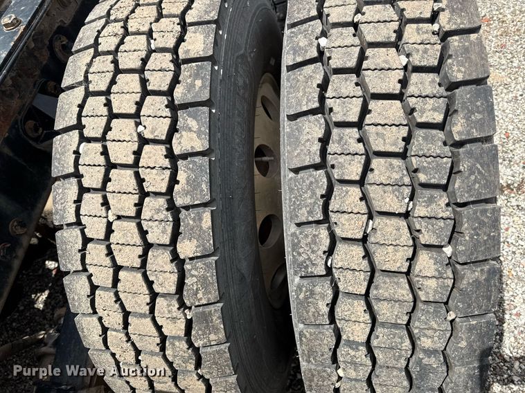 image for item DR2808 2012 Kenworth T800 semi truck