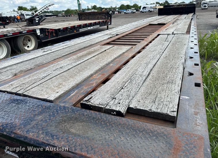 image for item DR2812 2001 Trail King drop deck trailer