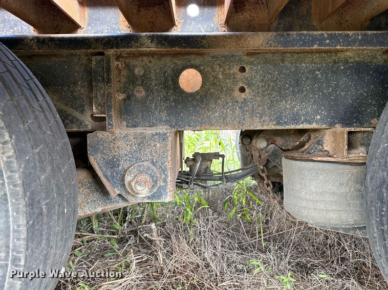 image for item DR2812 2001 Trail King drop deck trailer