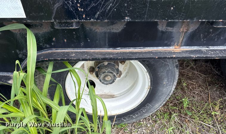 image for item DR2812 2001 Trail King drop deck trailer