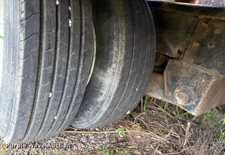 image for item DR2812 2001 Trail King drop deck trailer