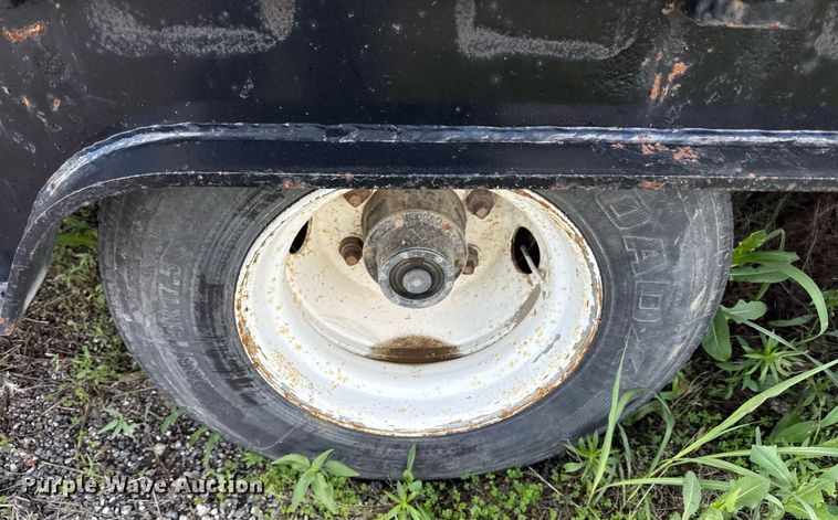 image for item DR2812 2001 Trail King drop deck trailer