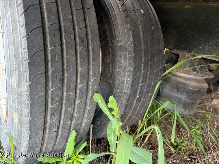 image for item DR2812 2001 Trail King drop deck trailer