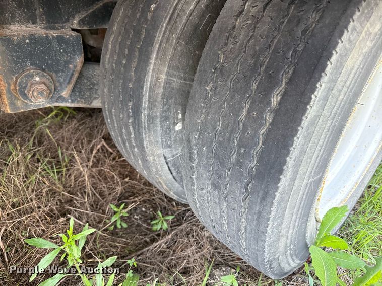 image for item DR2812 2001 Trail King drop deck trailer