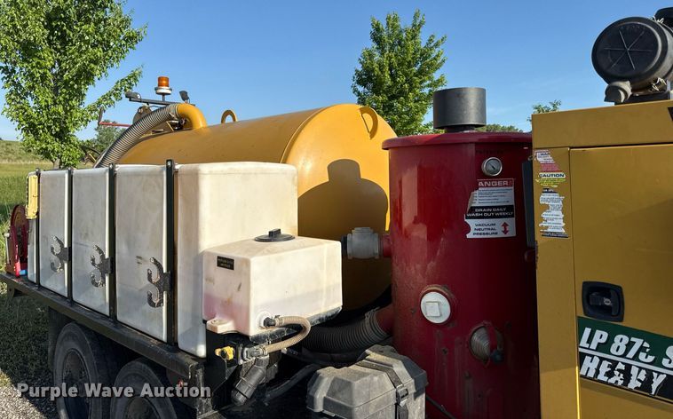 image for item DR2818 2017 Vermeer LP873SDT vacuum trailer