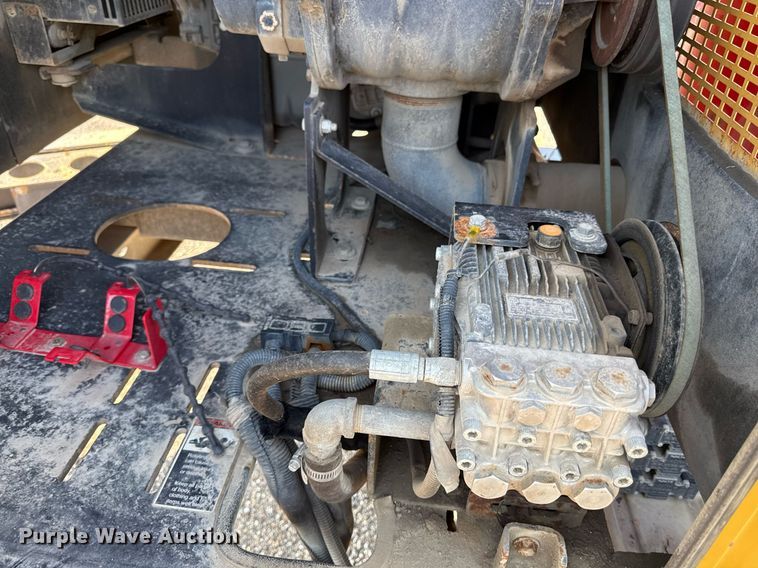 image for item DR2818 2017 Vermeer LP873SDT vacuum trailer