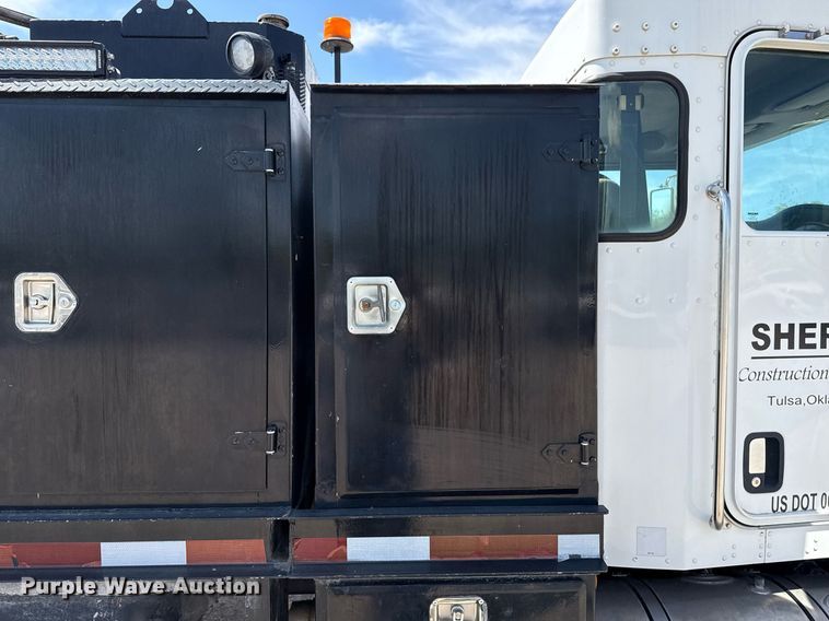 image for item DS3706 2007 Kenworth utility / service truck