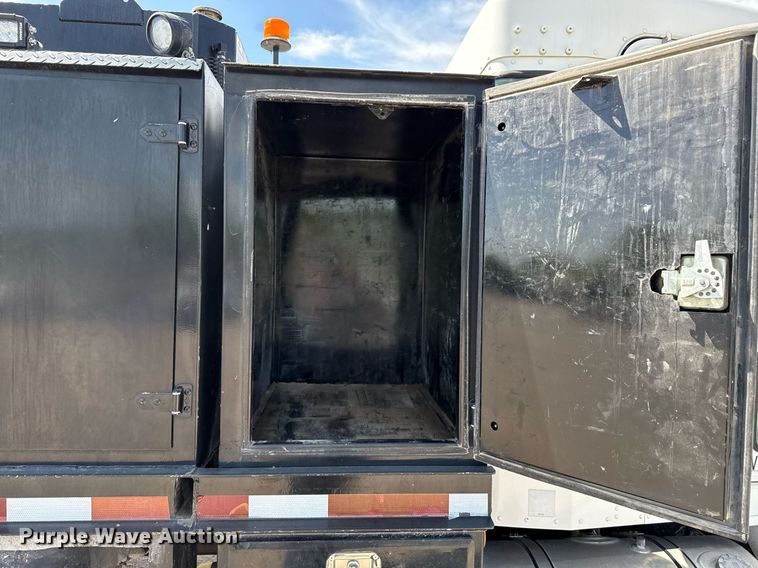 image for item DS3706 2007 Kenworth utility / service truck