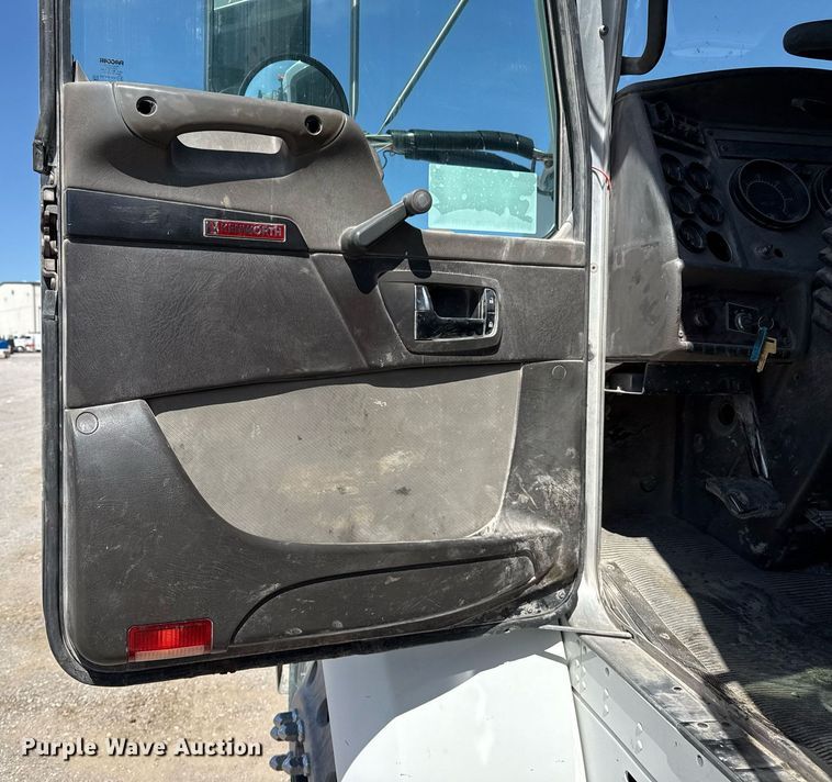 image for item DS3706 2007 Kenworth utility / service truck