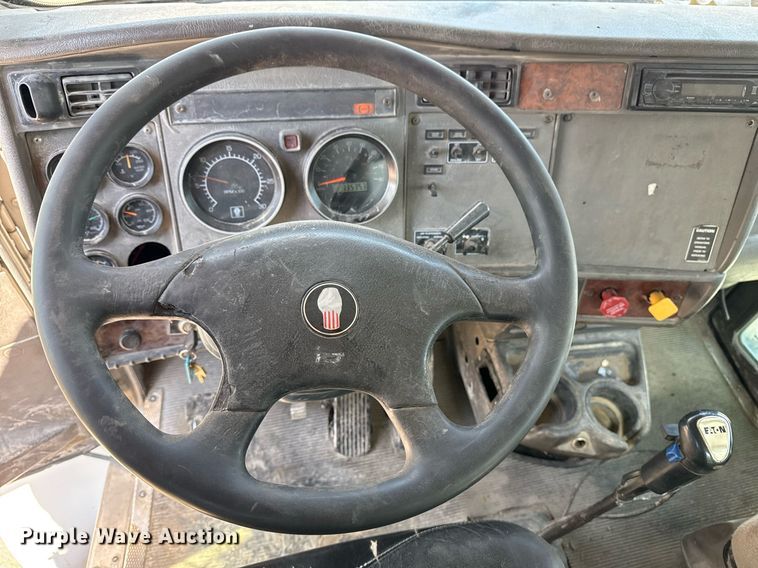 image for item DS3706 2007 Kenworth utility / service truck